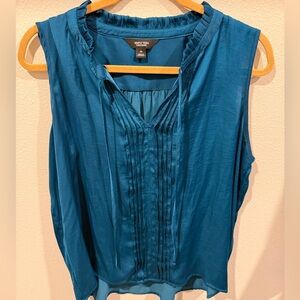 Vera wang sleeveless top